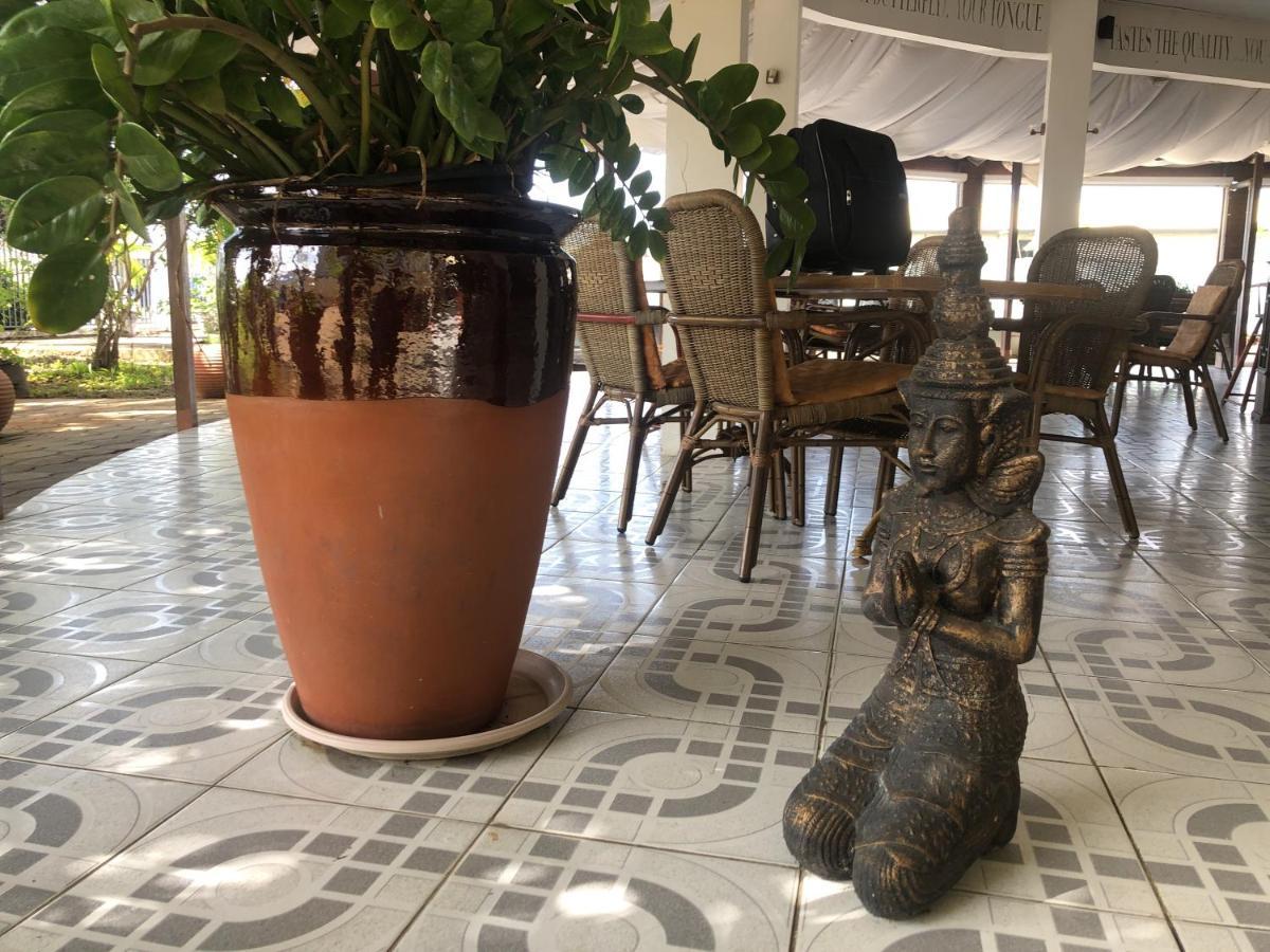 פרמריבו Hotel Bar Restaurant Emergency 911 Sto Lk Group מראה חיצוני תמונה